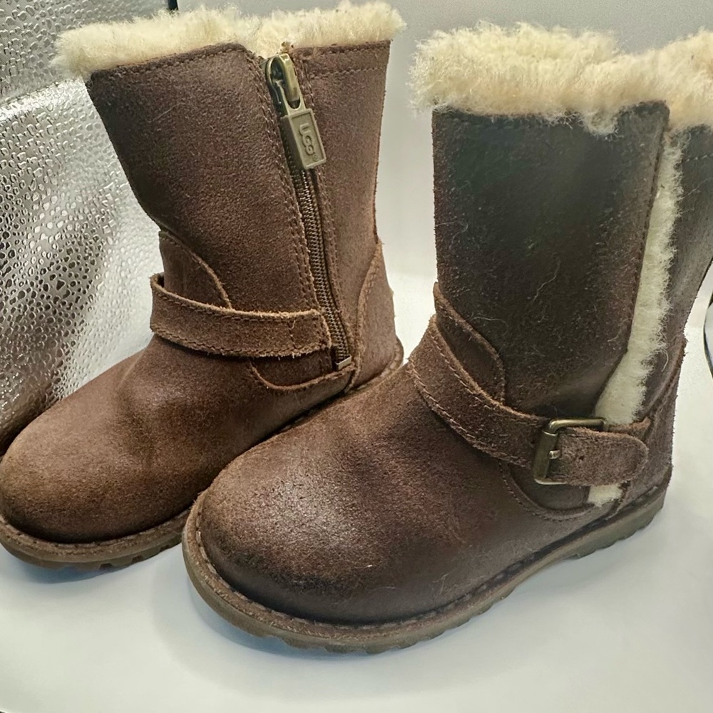 EUC UGG Australia little kids boots sz7 Holmes chocolate brown